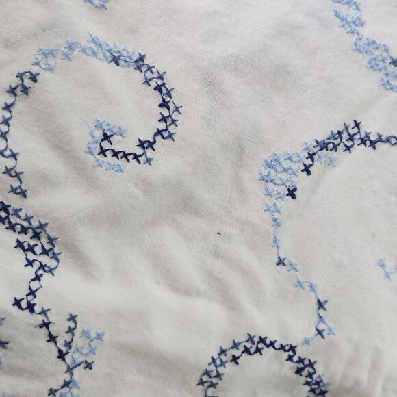 Chico's Cross Stich Embroidered White Button Up Top Blouse Size 0 Small - Picture 10 of 10